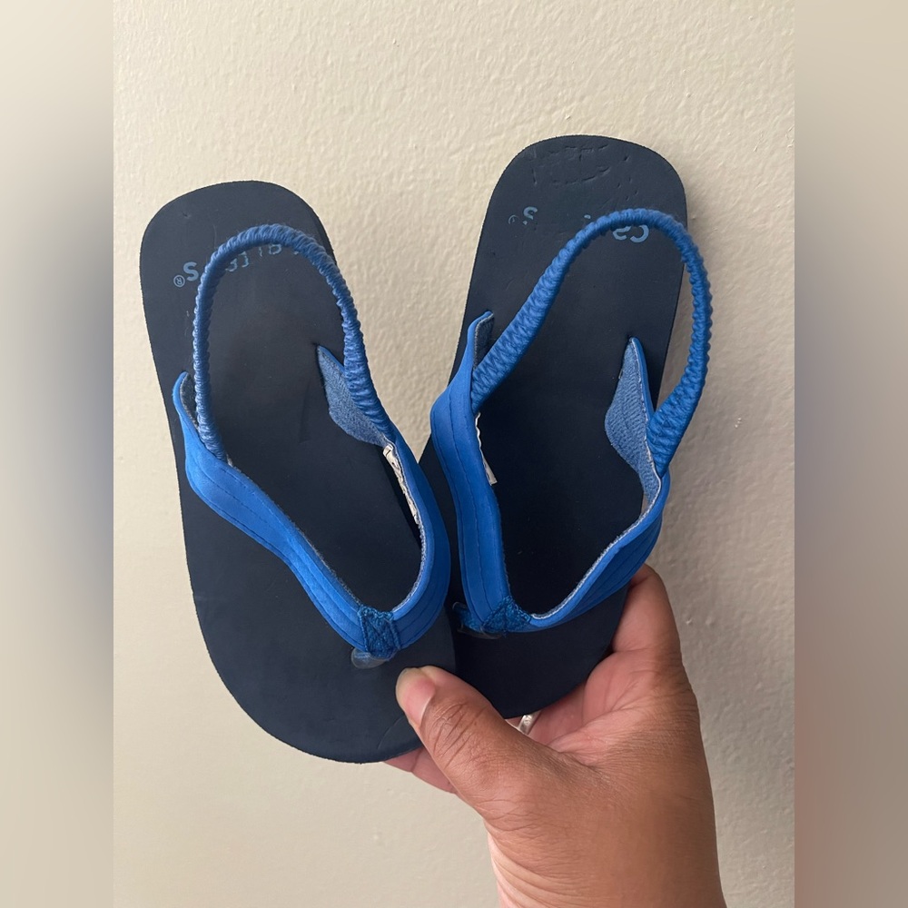 Carter foam flip flops GUC